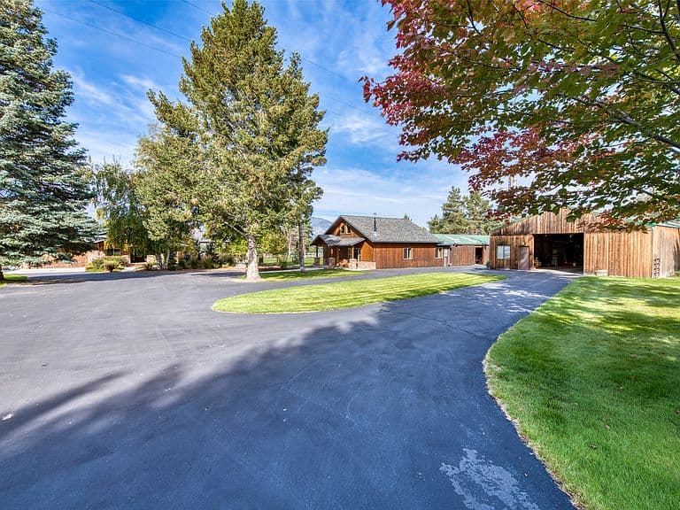 343 Skyline Dr photo 2