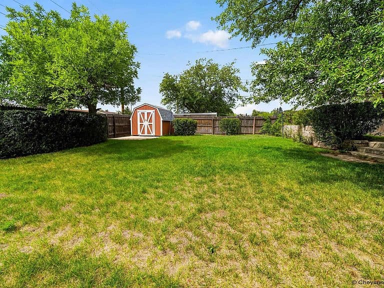 5066 Moran Ave photo 4