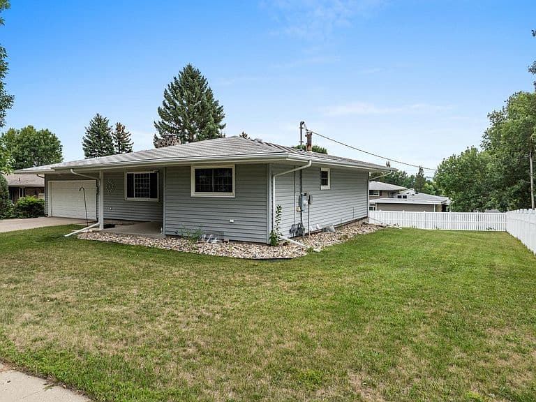2205 8th Ave NW photo 5