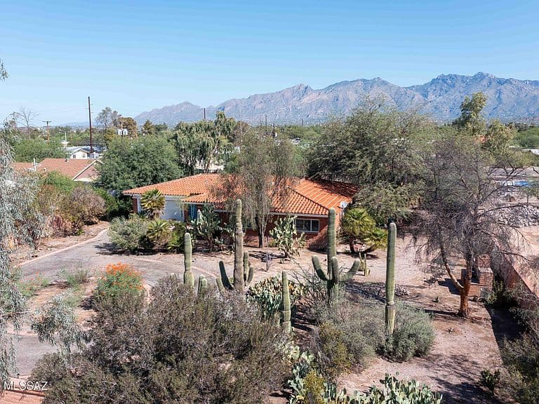 1302 N Sahuara Ave photo 1