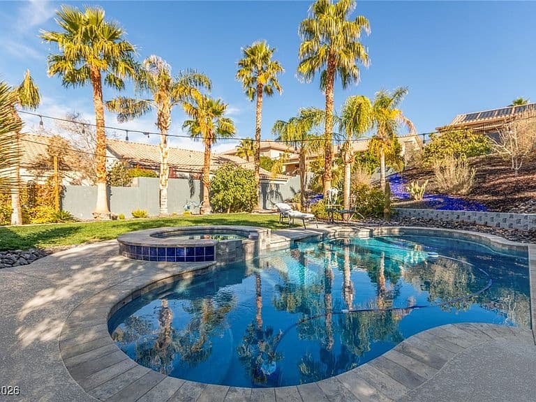 518 Dawn Cove Dr photo 2