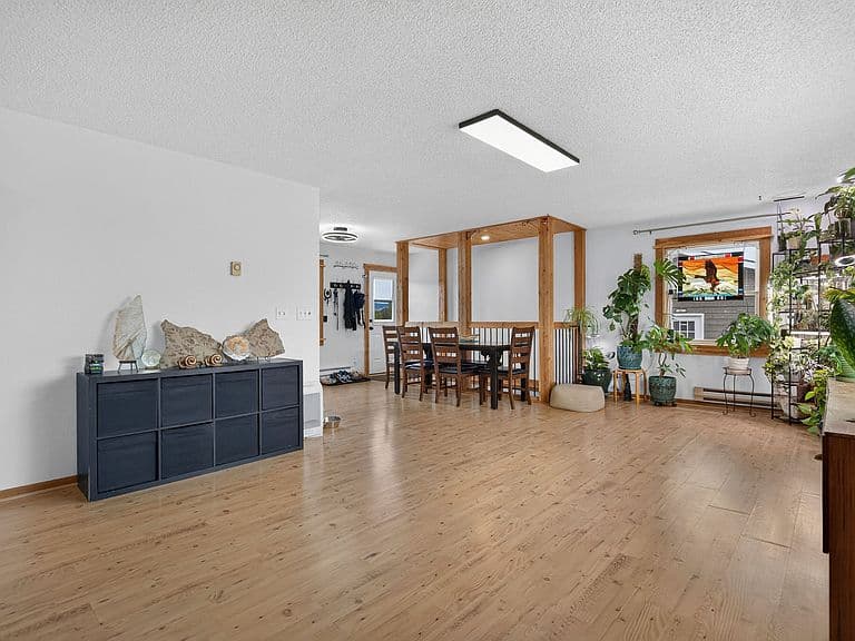 424 Cactus Rd photo 4
