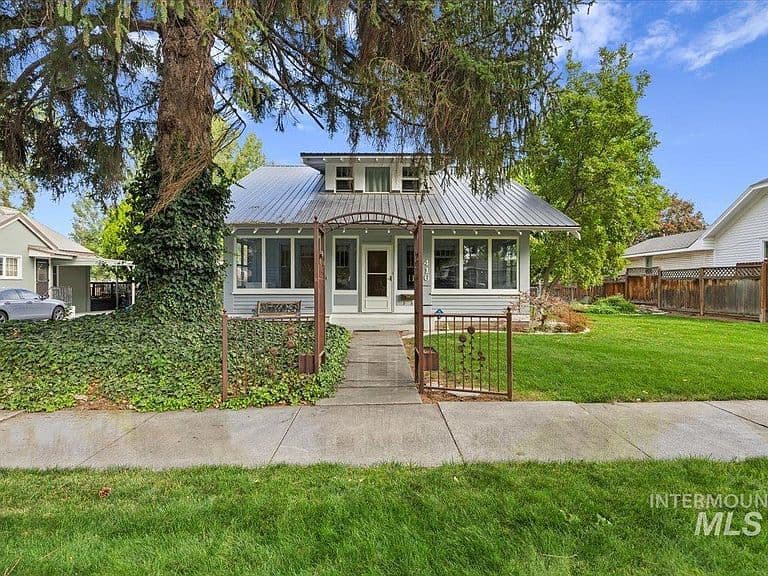 416 E Avenue A photo 1
