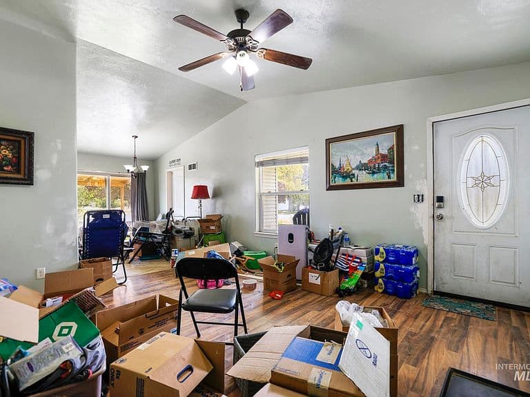 228 E Avenue D photo 2