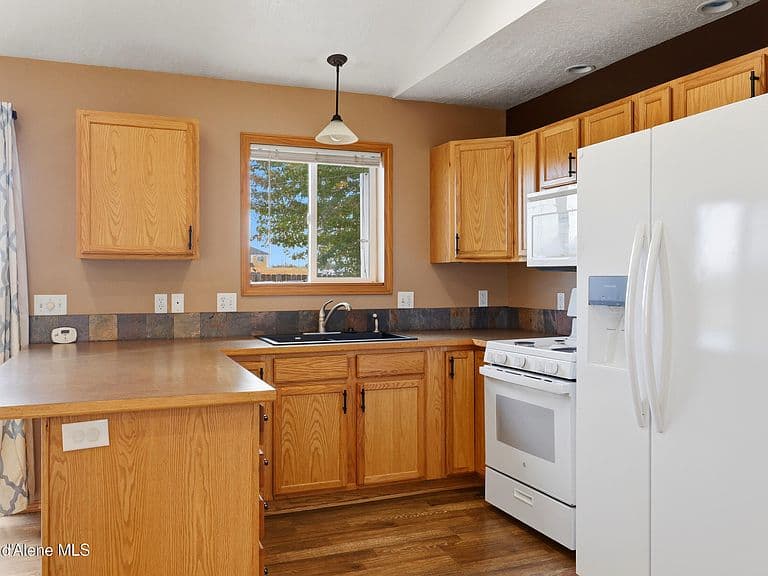 2768 E Knapp Cir photo 2