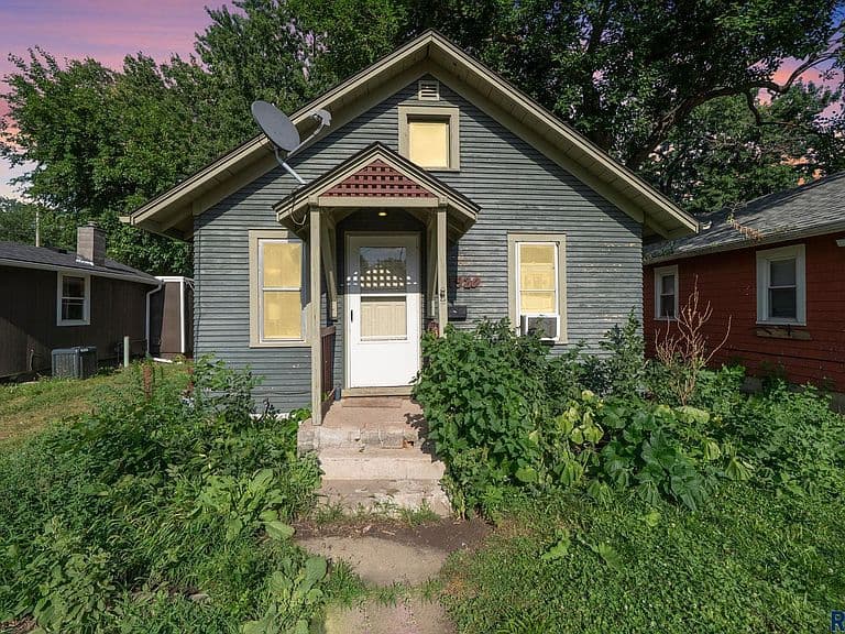 1920 S Summit Ave photo 1