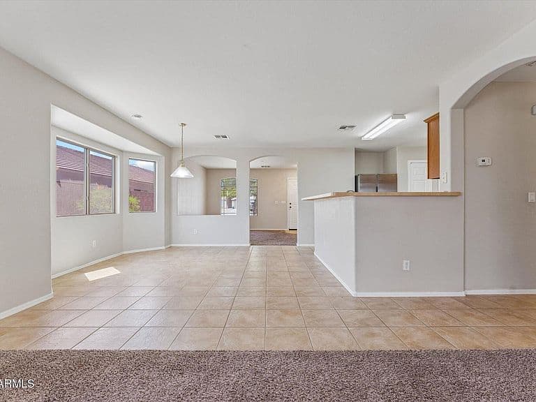 15957 W LARKSPUR Drive photo 4