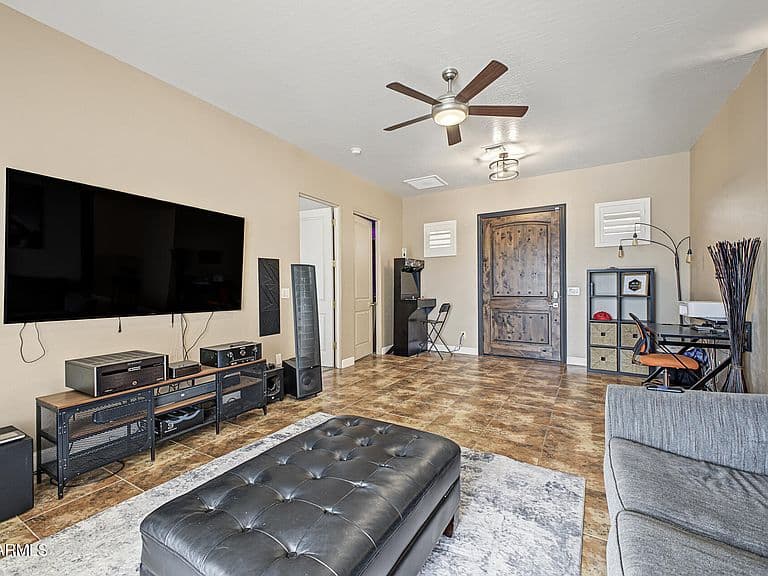 10819 E THE GRIFFIN Way photo 4