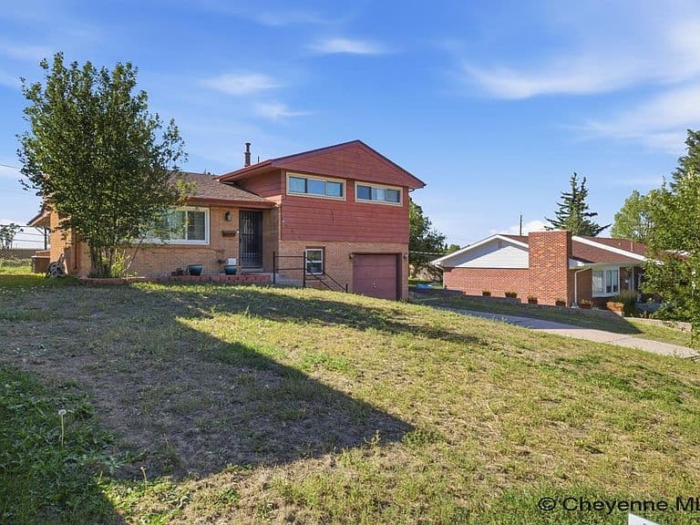 649 Vista Ln photo 1