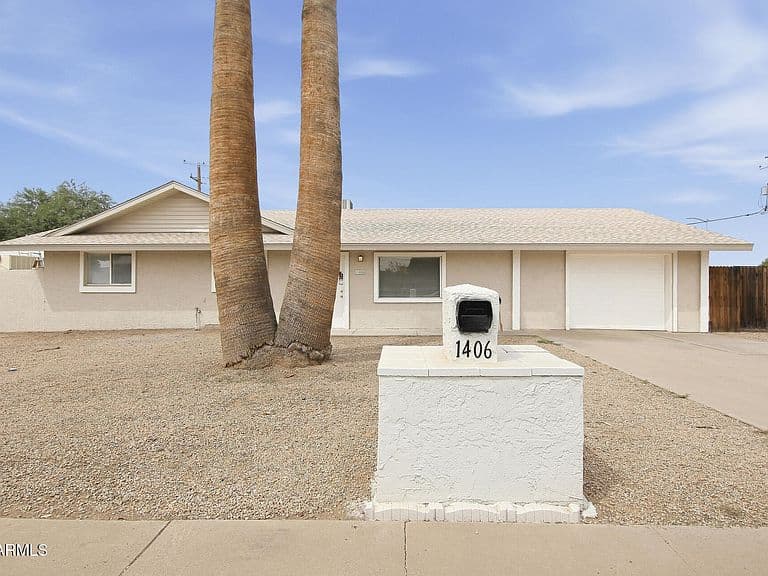 1406 W ANDERSON Drive photo 2