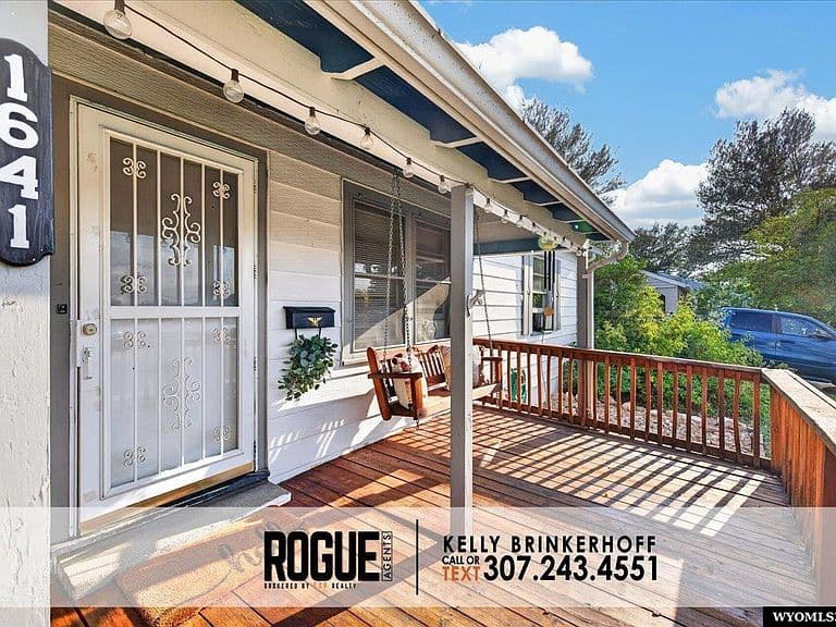 1641 Hyview Dr photo 2