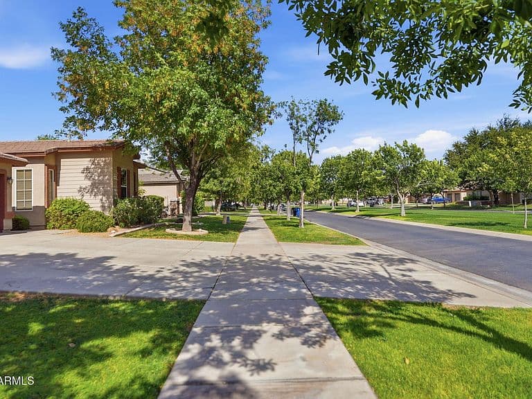 2808 E PARK Avenue photo 2