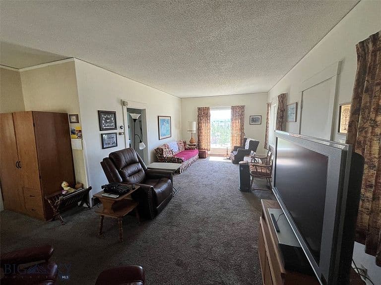1152 W Copper St photo 3