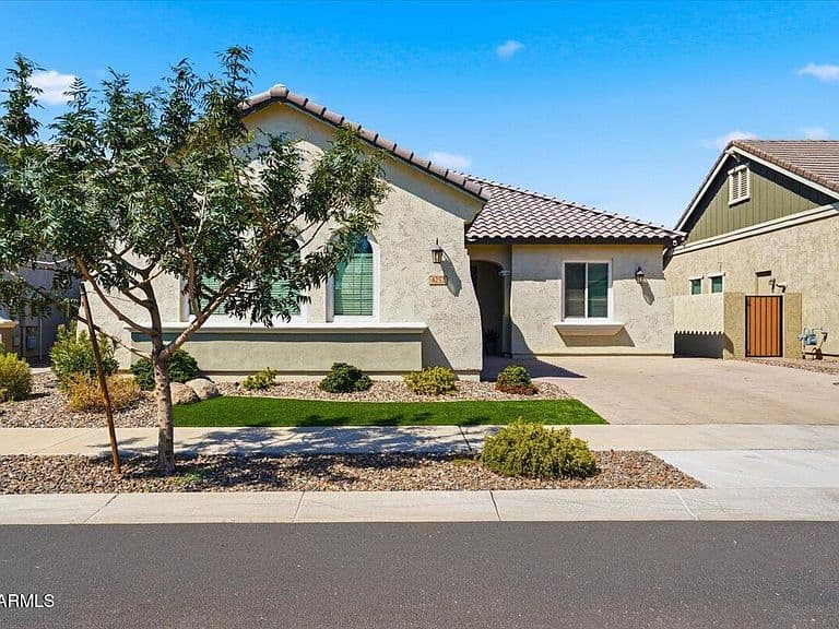 4252 E JOHN Street photo 3