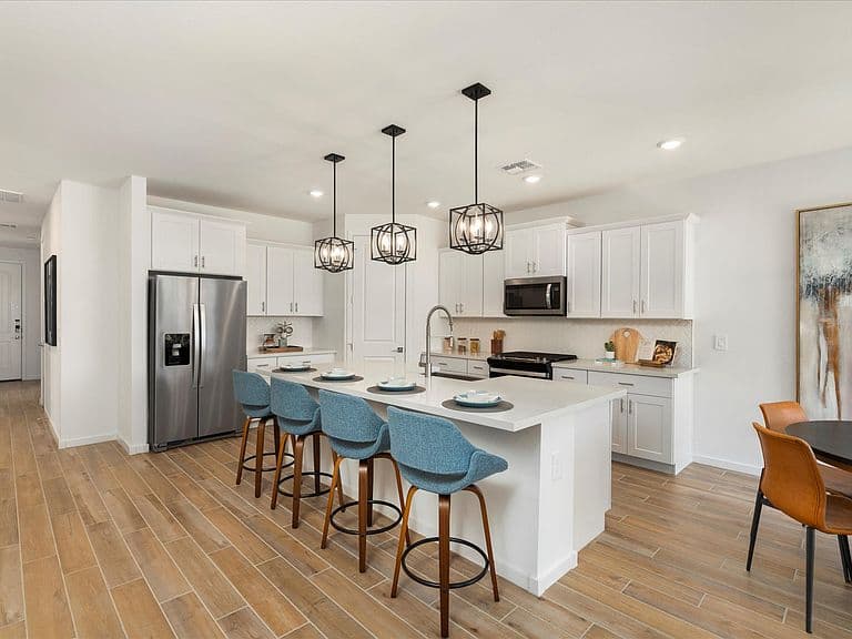 22662 W Tonopah Dr photo 2