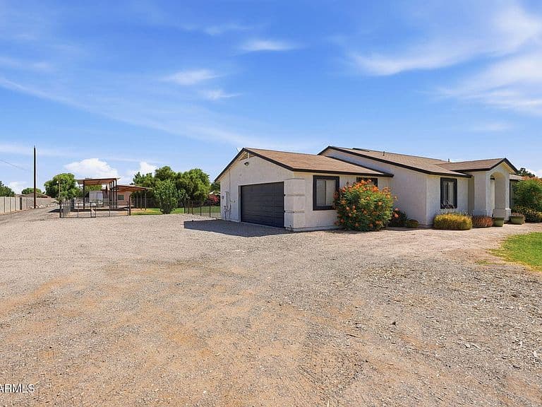 2830 E RYAN Road photo 4