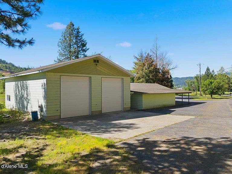 2035 Saint Joe River Rd photo 5