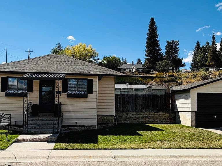 513 Cedar Ave photo 1