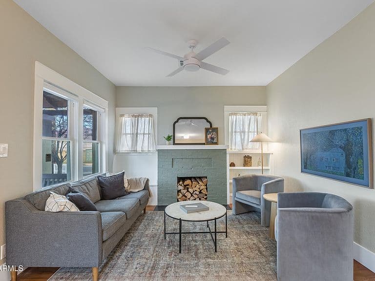 2549 N Mitchell St photo 4