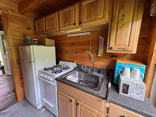 230 Blodgett Road photo 5