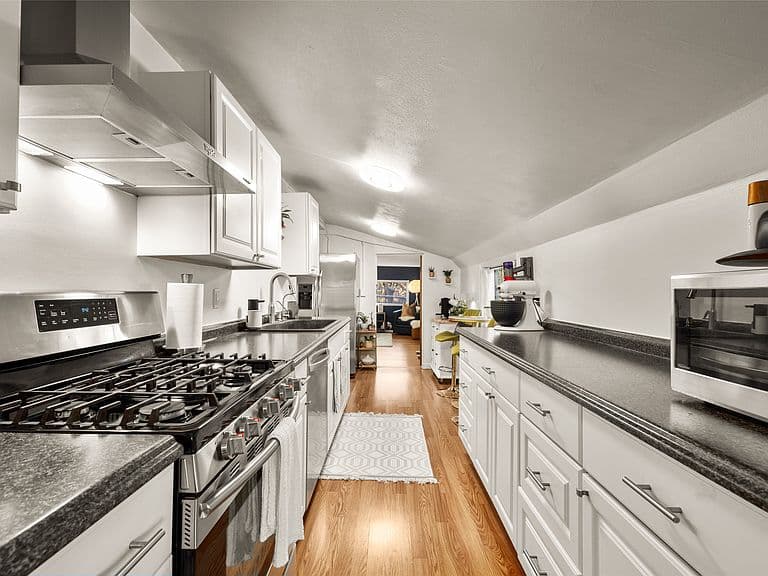 1519 Woodland Ave photo 3