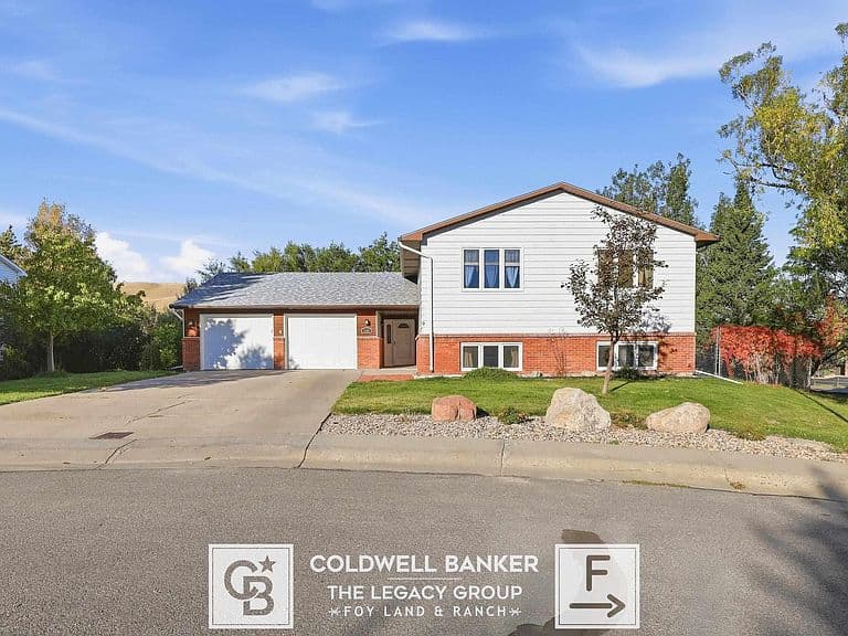 4900 Yesness Ct photo 1