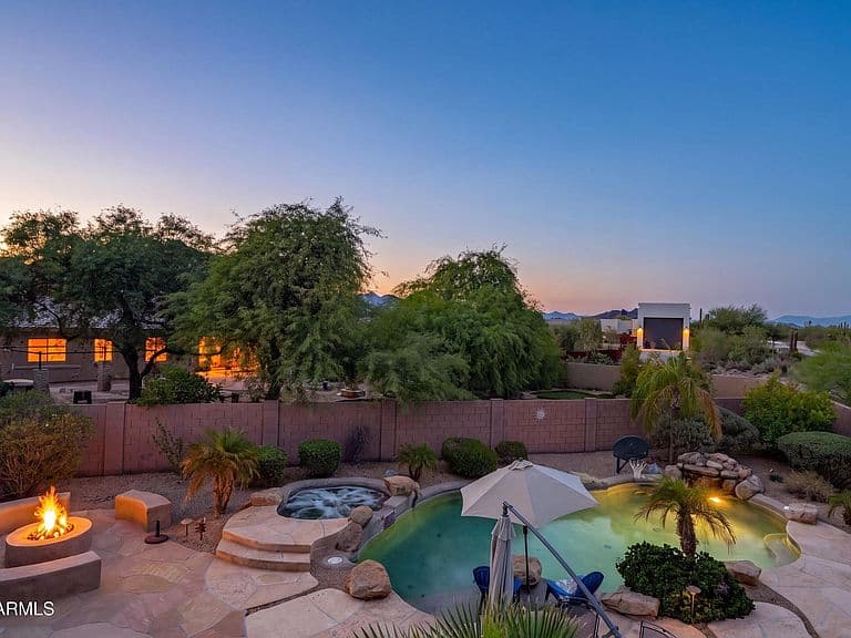 6117 E PALOMINO Lane photo 2