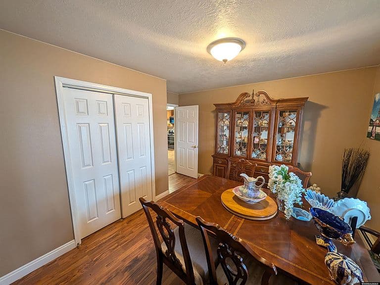 500 Upland Way photo 5