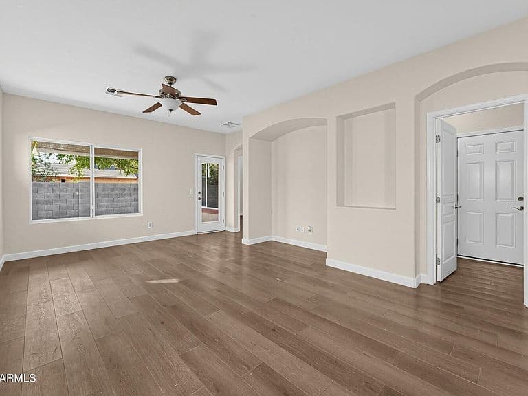 1841 E DEL RIO Street photo 3