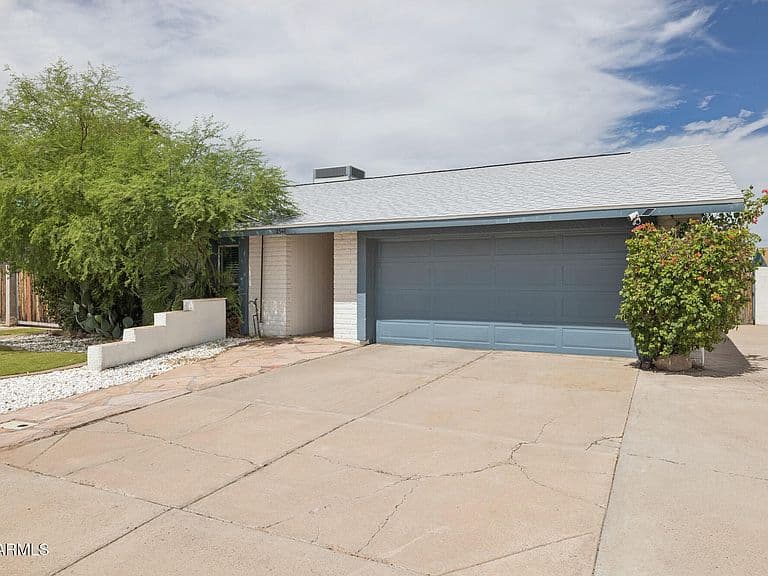 2548 E INVERNESS Avenue photo 4