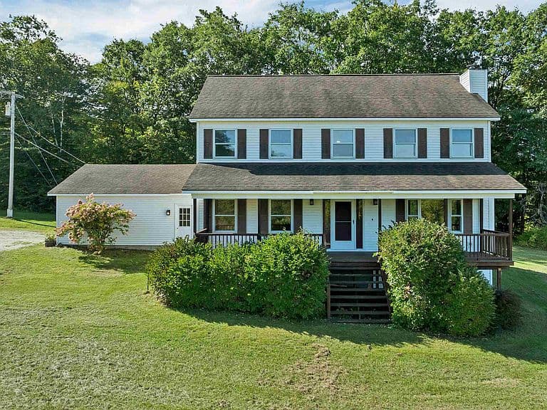 952 Plains Road photo 2