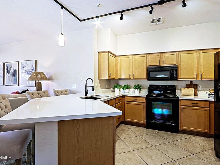 525 N MILLER Road #207 photo 2