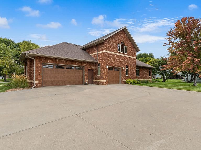1711 Maplewood Ln photo 2