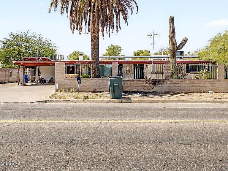 1801 N Rosemont Blvd photo 1