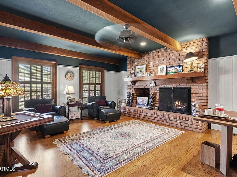 1001 E CAROLINE Lane photo 5