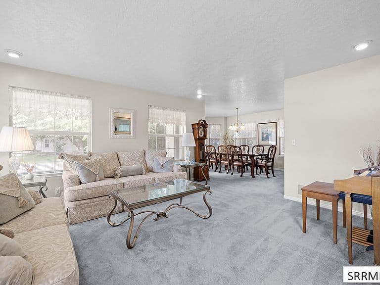 4951 Independence Ave photo 4