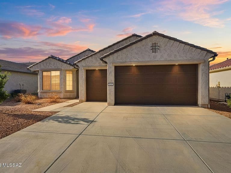 1432 E Golden Rock Way photo 1