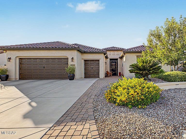 60956 E Amur Ln photo 3