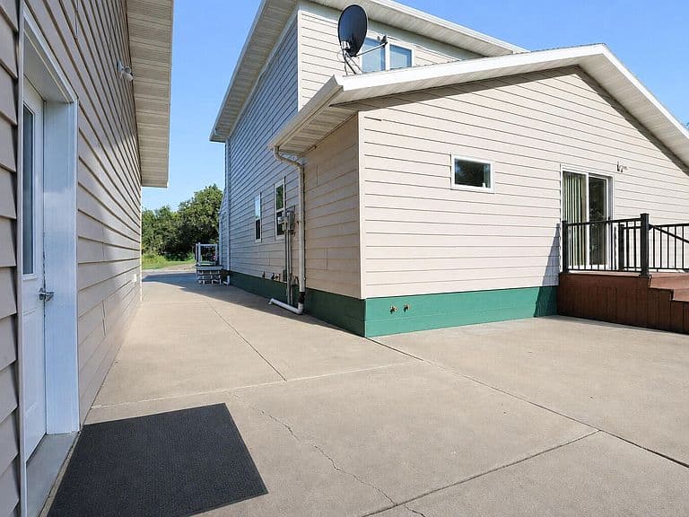 106 N Broadway St photo 5