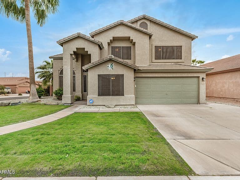 4331 E Redwood Ln photo 1