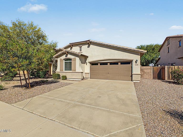 2736 E DONATO Drive photo 3