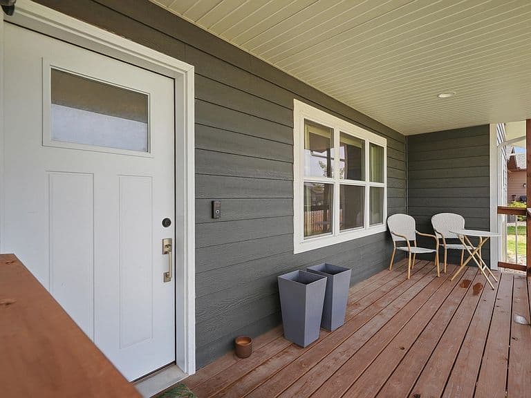 3842 Ward Ave photo 2
