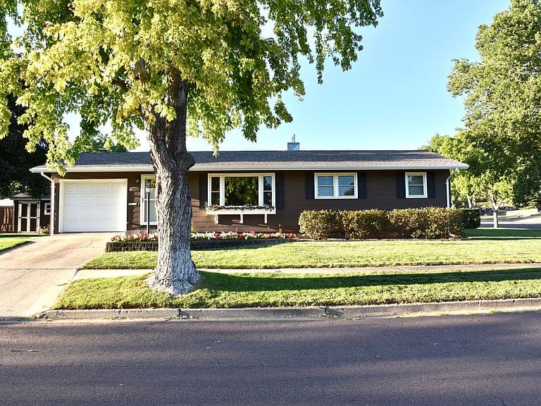 1516 E Summit Ave photo 1
