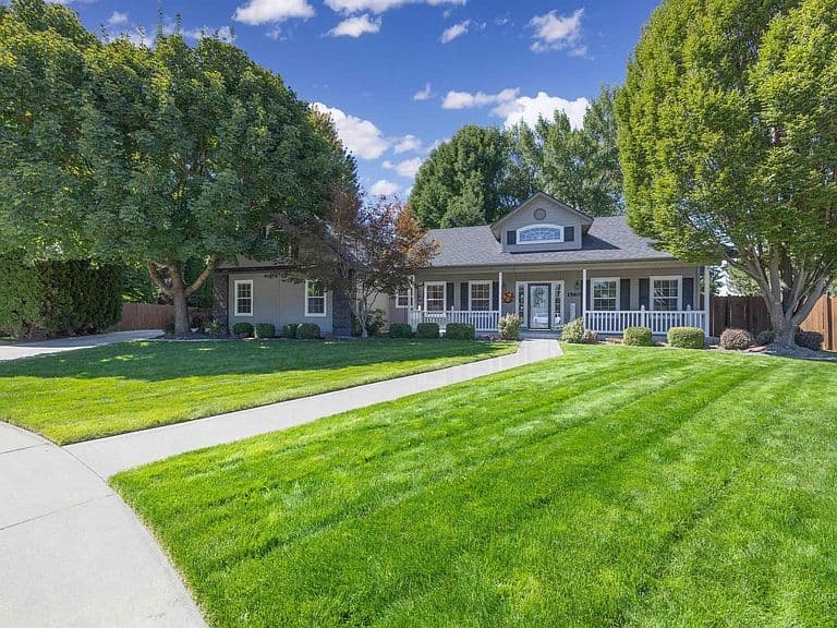 1560 W Yellowstone Ct photo 3