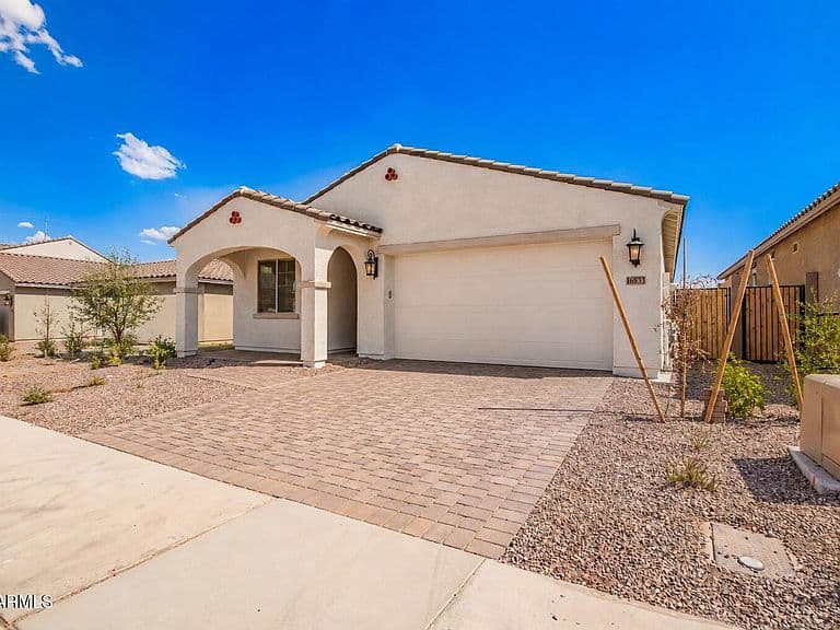 16833 W HOPE Drive photo 2