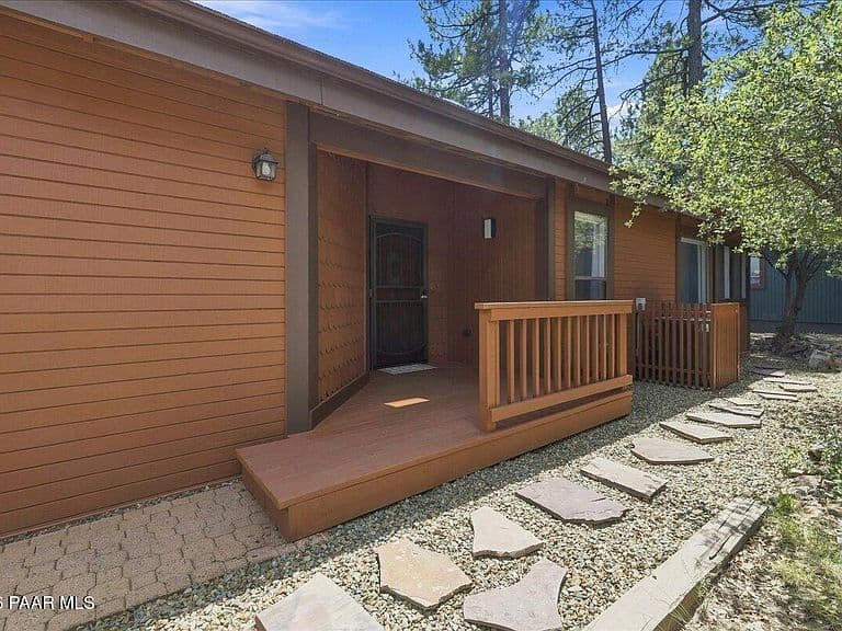 1921 Pine Tree Dr photo 3