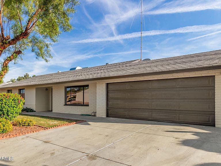 4717 E WILLOW Avenue photo 3