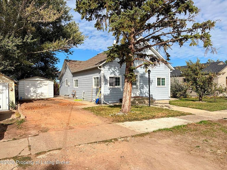 476 1st St SE photo 2