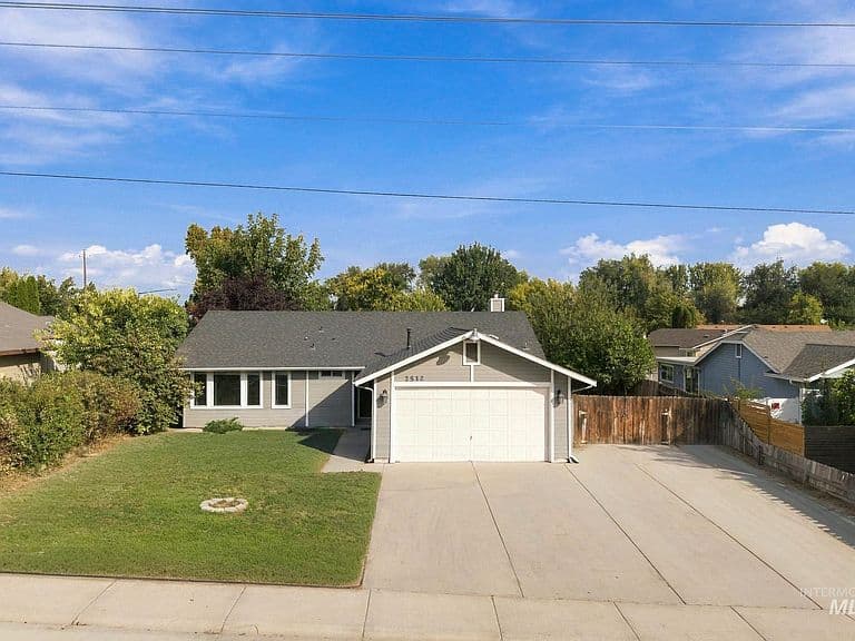 2512 W Flamingo Ave photo 2