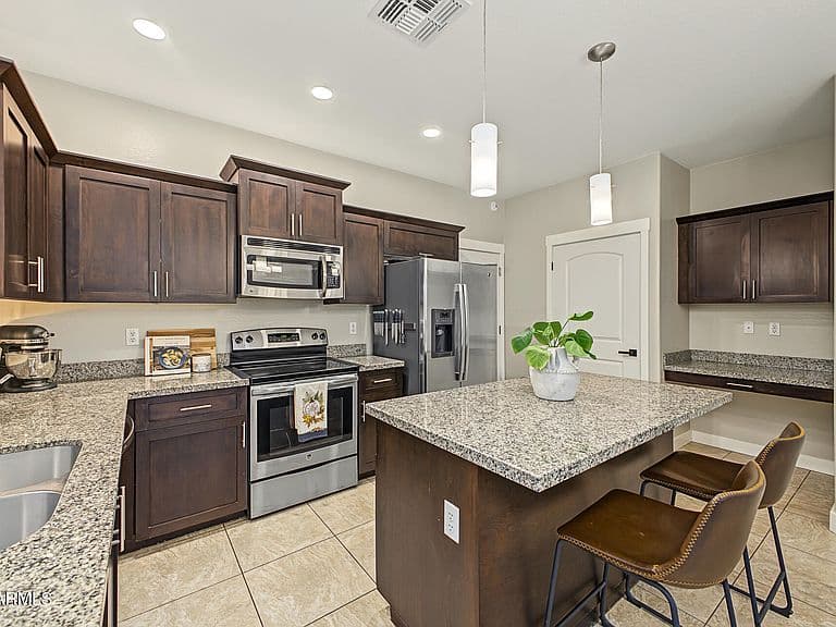 2040 E HEARTWOOD Lane photo 1